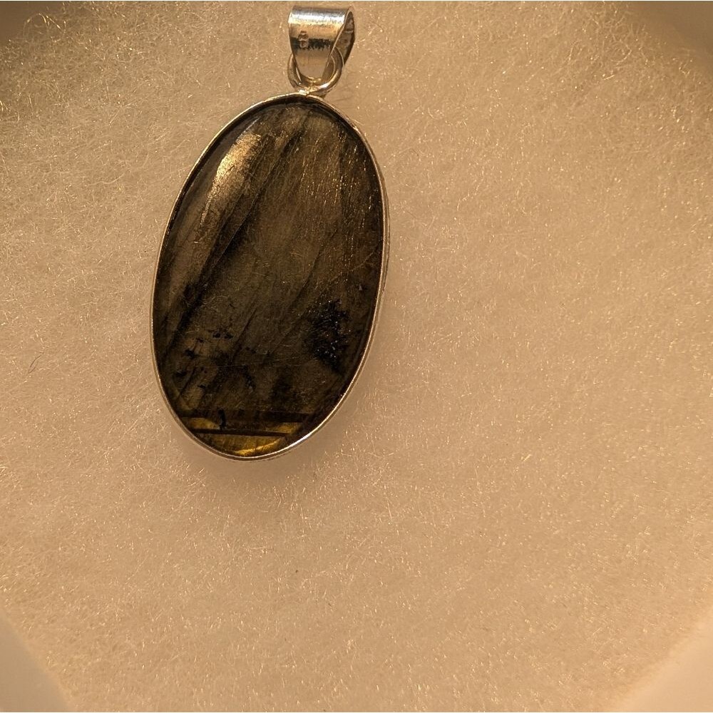 Carved Labradorite 925 Sterling Silver Pendant - Picture 3 of 3